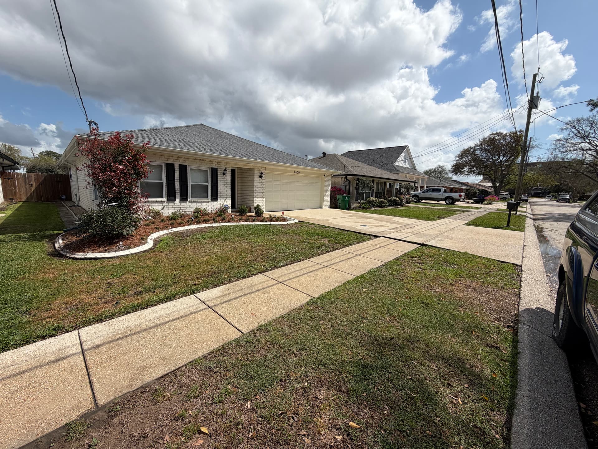 Gallery photos for Impressive Curb Appeal Enhancement with Menas Landscaping: Image #5