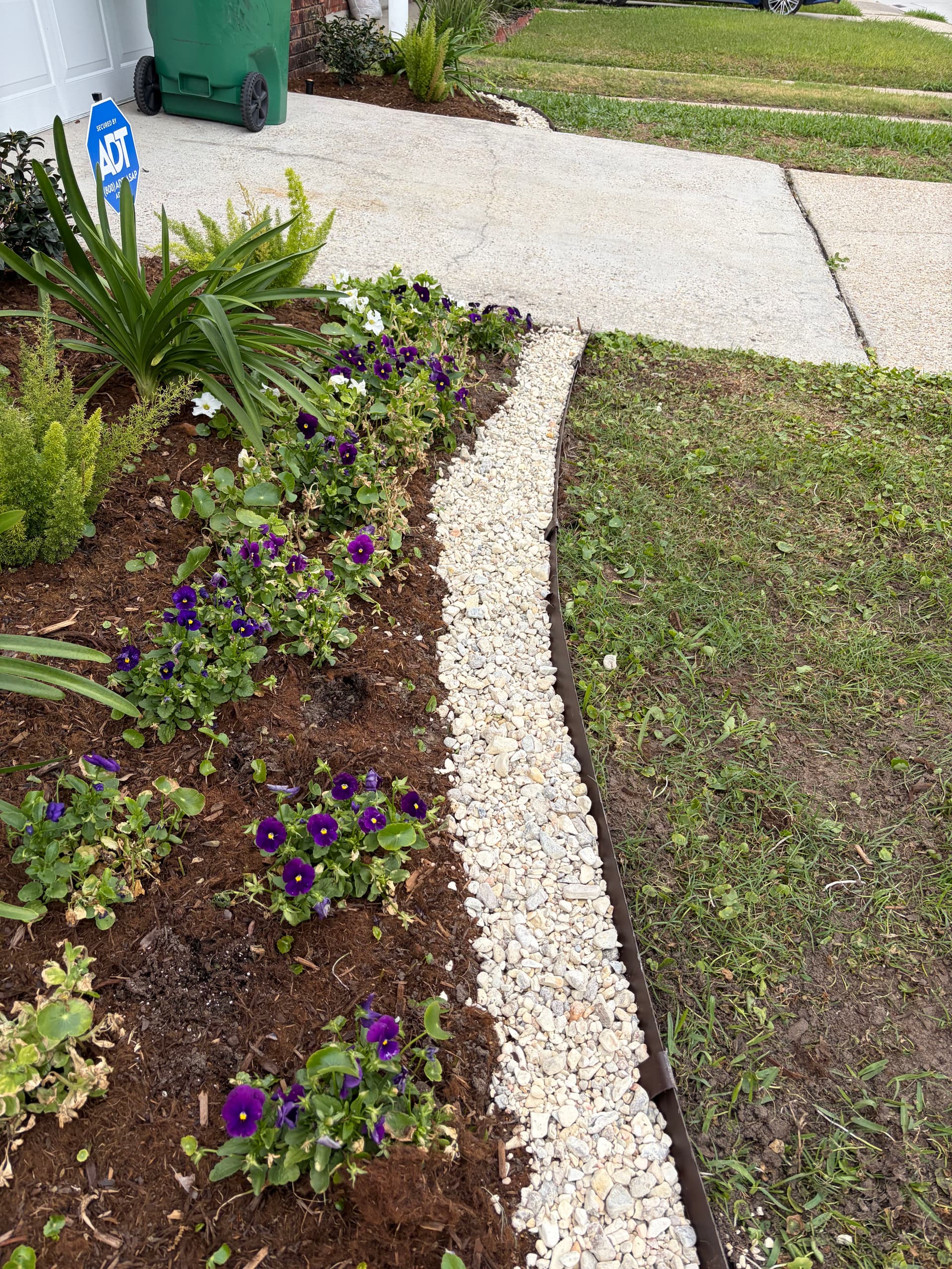 Gallery photos for Elegant Garden Makeover with Metal Edging and River Rock Delight: Image #4