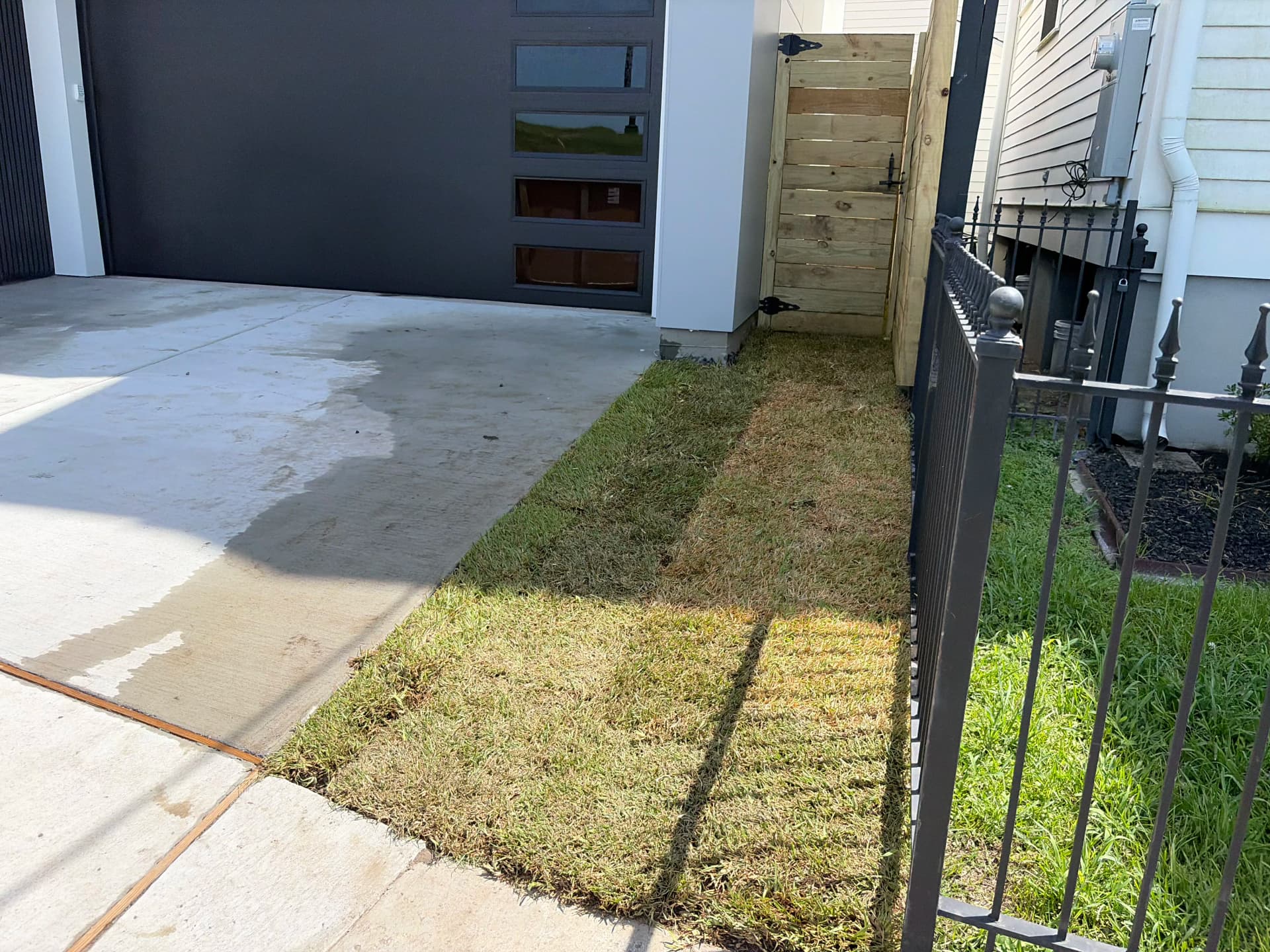 Gallery photos for Fresh Sod Install Gets This Home Market-Ready: Image #5