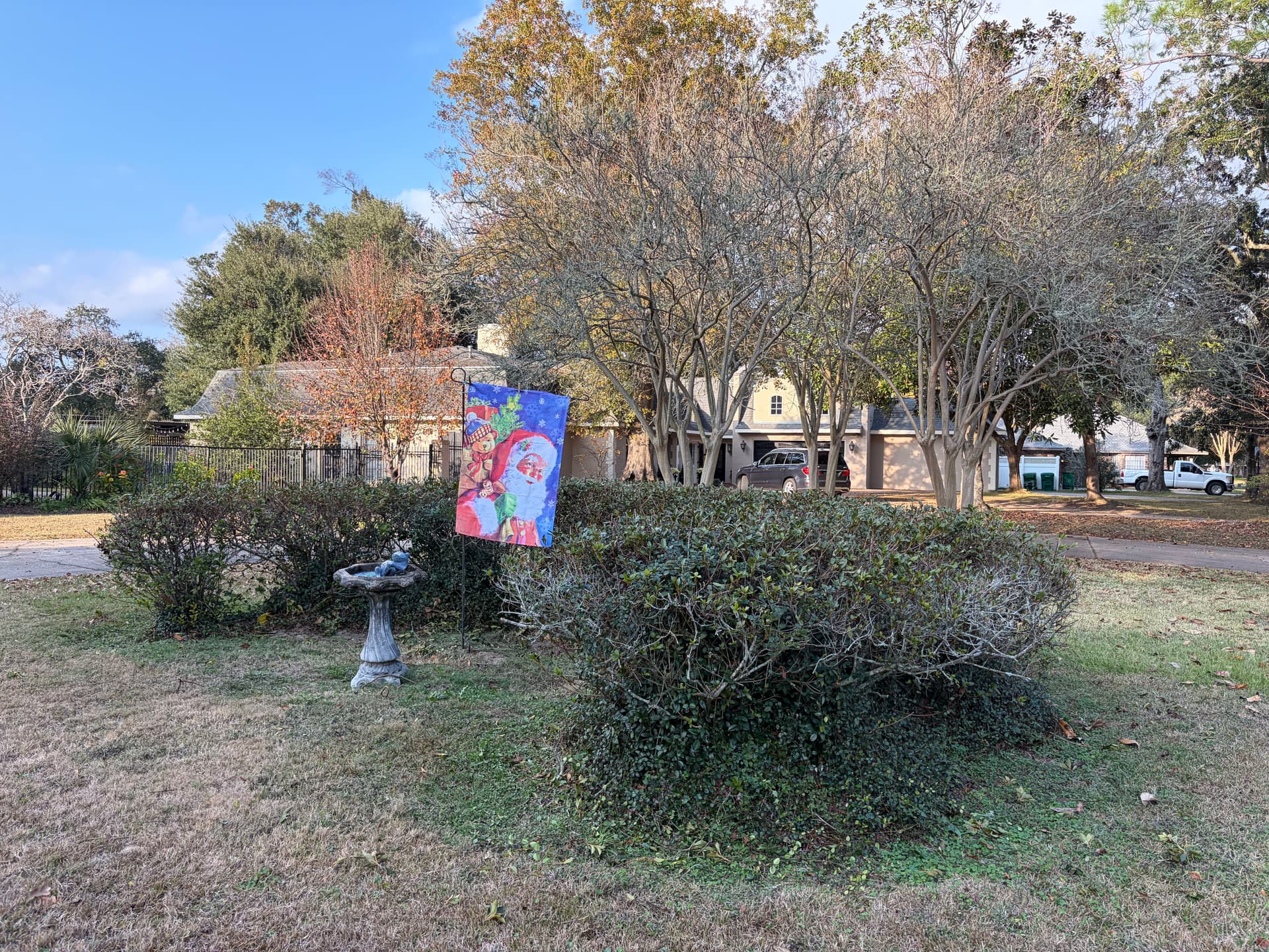 Gallery photos for Tidy and Trimmed: Holiday Ready Landscaping: Image #2