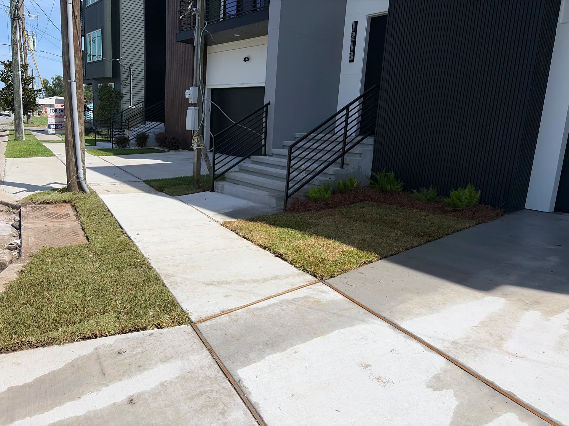 Gallery photos for Fresh Sod Install Gets This Home Market-Ready: Image #4