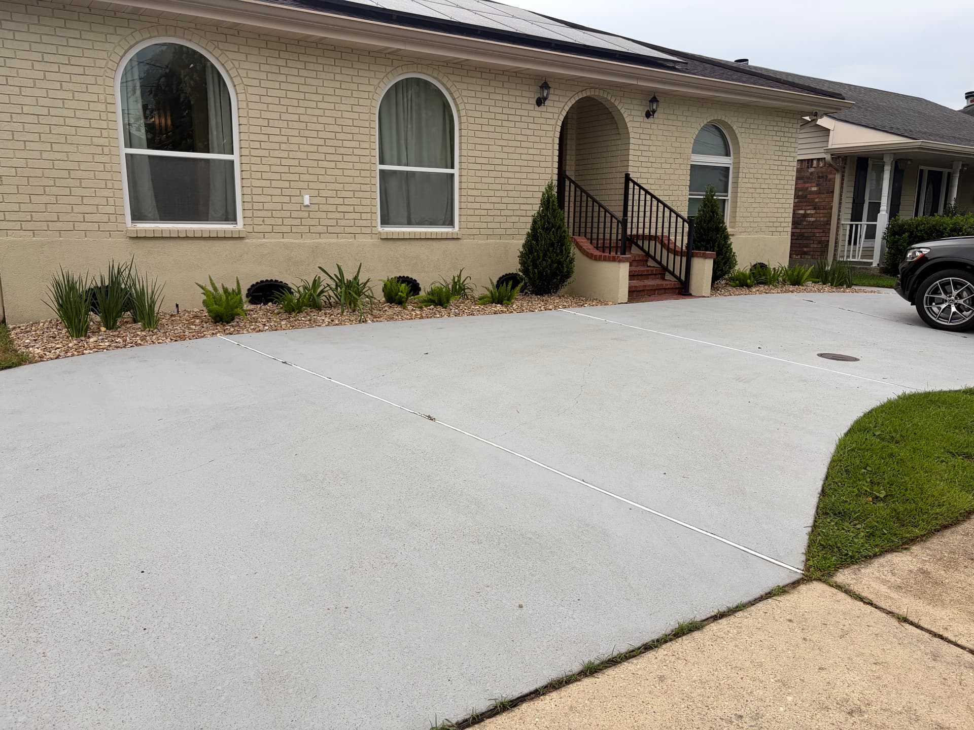 Gallery photos for Front Bed Rebuild with Low-Maintenance Plants and River Rock: Image #8