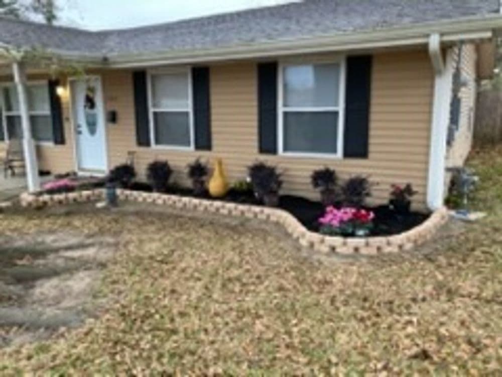 Gallery photos for Beautiful Flower Bed Makeover in Metairie: Image #1