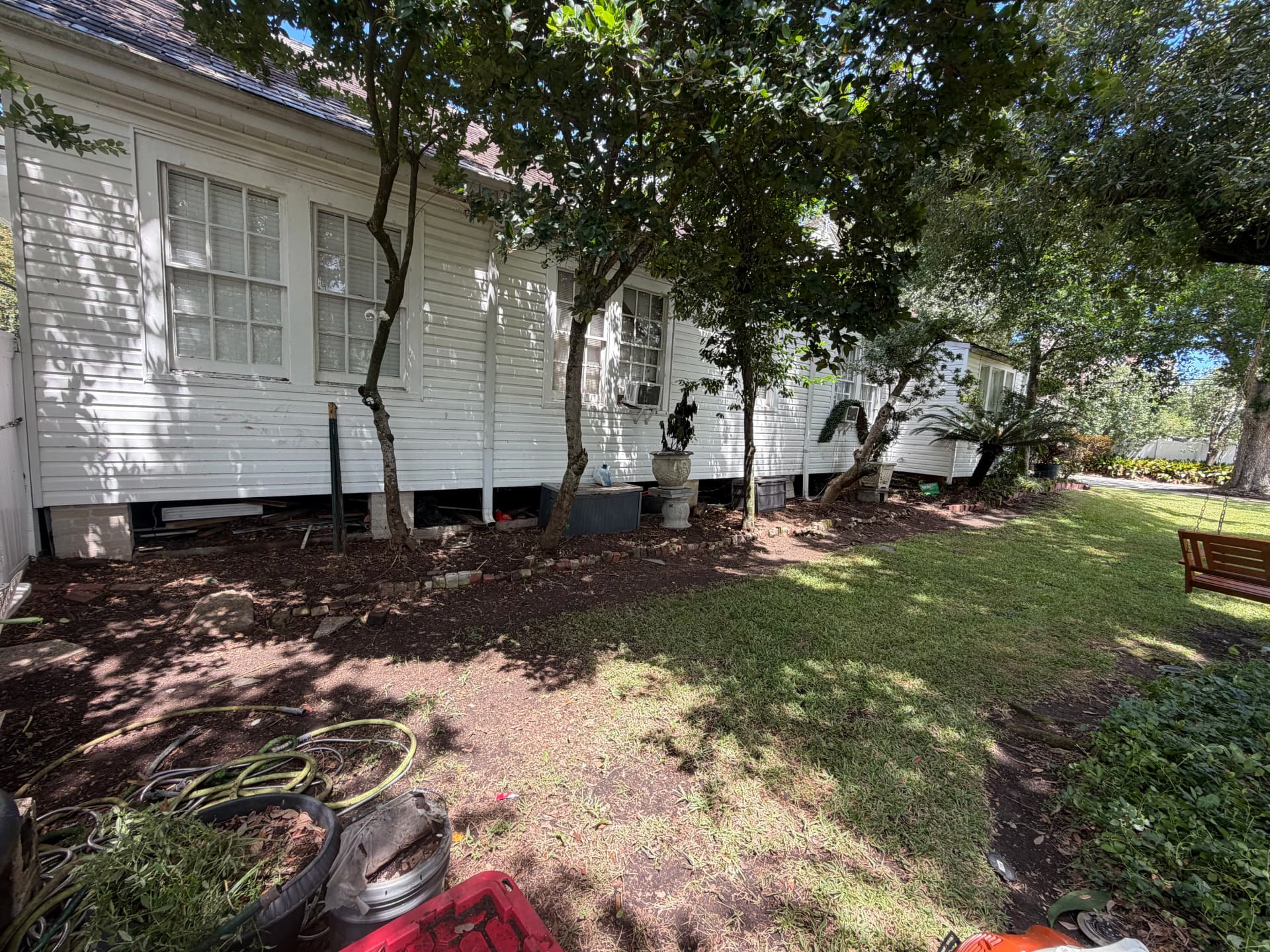 Gallery photos for Debris Clearout and Landscaping Cleanup at a Metairie Home: Image #2