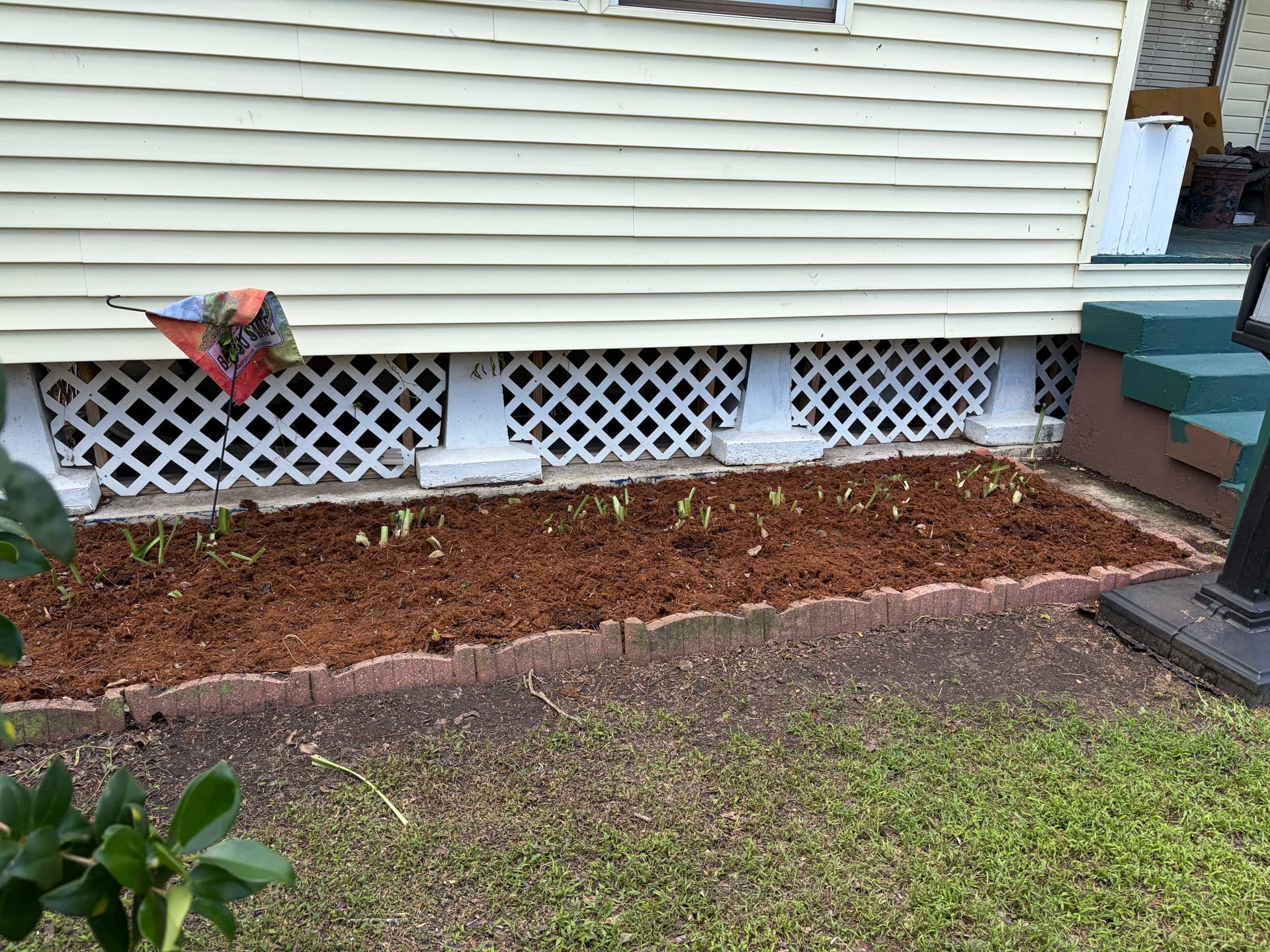 Gallery photos for Front Yard Bed Cleanup and Refresh Done Right: Image #5