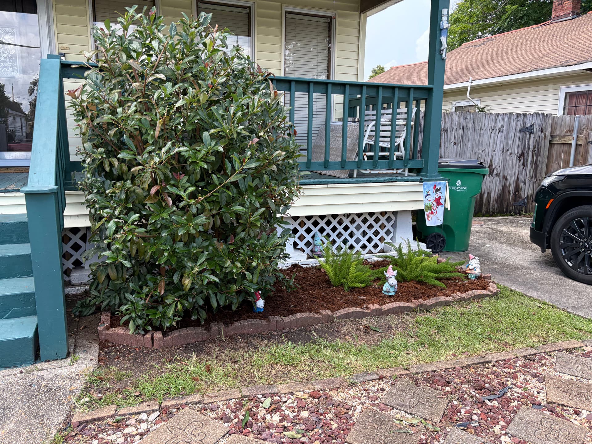 Gallery photos for Front Yard Bed Cleanup and Refresh Done Right: Image #6